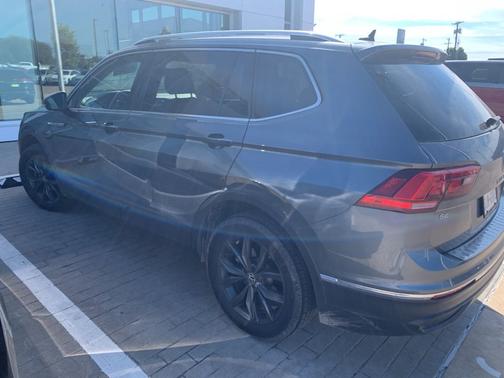 Platinum Gray Metallic 2023 Volkswagen Tiguan 2.0T SE