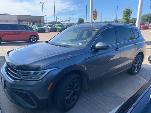 Platinum Gray Metallic 2023 Volkswagen Tiguan 2.0T SE