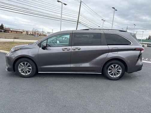 2023 Toyota Sienna XLE