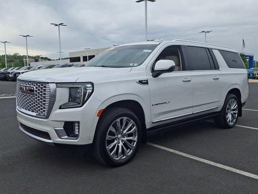 White Frost Tri-Coat 2023 GMC Yukon XL Denali