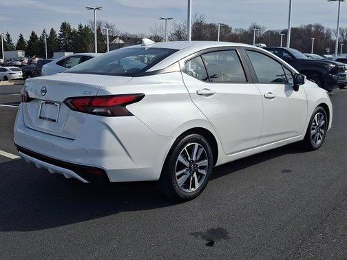 Aspen White 2023 Nissan Versa 1.6 SV