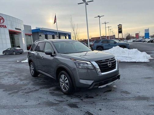 2025 Nissan Pathfinder SL