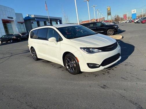 2018 Chrysler Pacifica Touring-L Plus