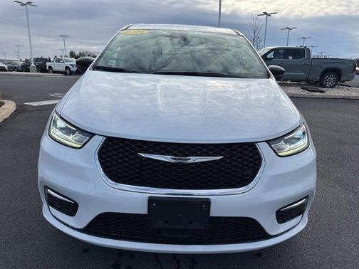 2024 Chrysler Pacifica Touring-L