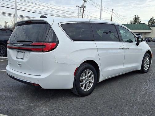 2024 Chrysler Pacifica Touring-L