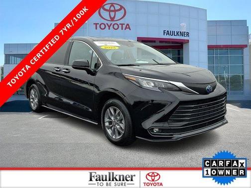 Midnight Black Metallic 2025 Toyota Sienna XLE