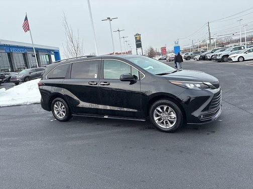 2025 Toyota Sienna XLE