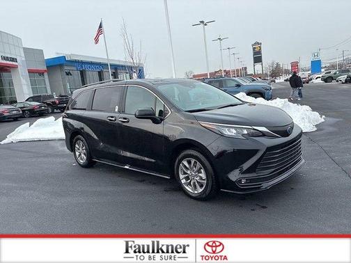 2025 Toyota Sienna XLE