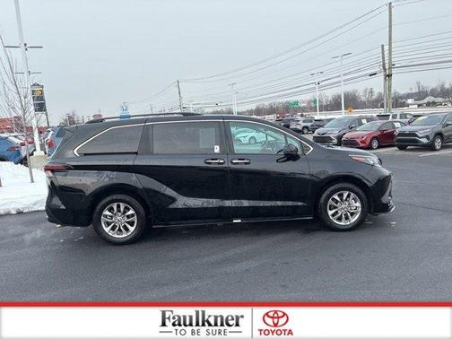 2025 Toyota Sienna XLE