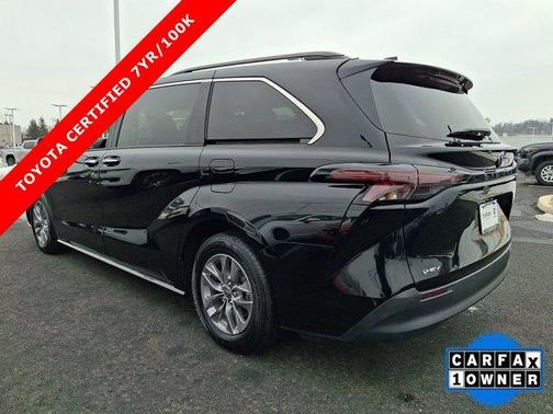 Midnight Black Metallic 2025 Toyota Sienna XLE