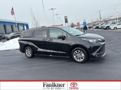 2025 Toyota Sienna XLE