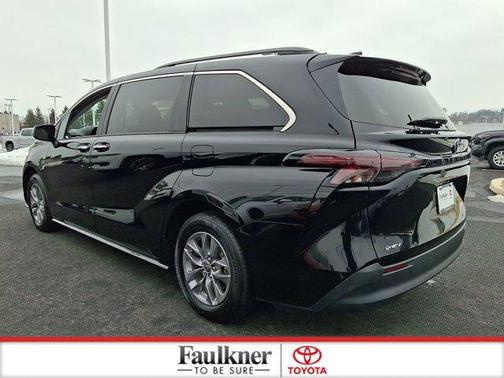 2025 Toyota Sienna XLE
