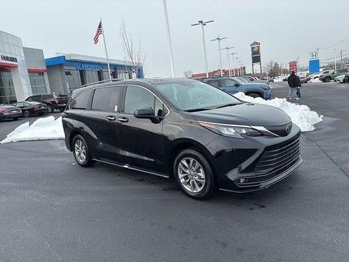 2025 Toyota Sienna XLE