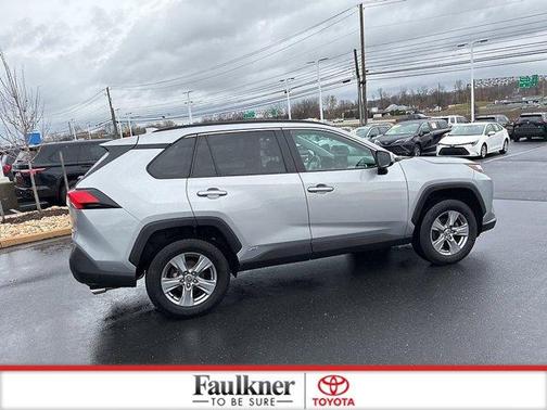 2022 Toyota RAV4 Hybrid XLE