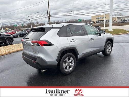 2022 Toyota RAV4 Hybrid XLE