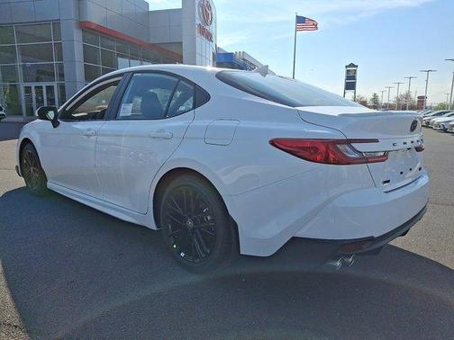 Ice 2026 Toyota Camry SE