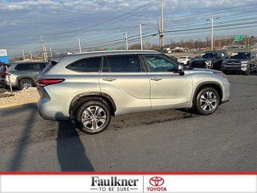 2023 Toyota Highlander Hybrid XLE