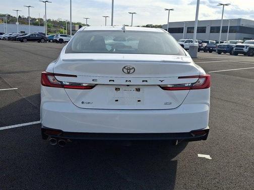 Ice 2025 Toyota Camry SE