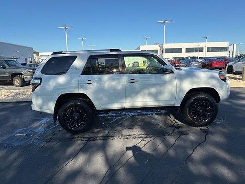 Super White 2017 Toyota 4Runner SR5