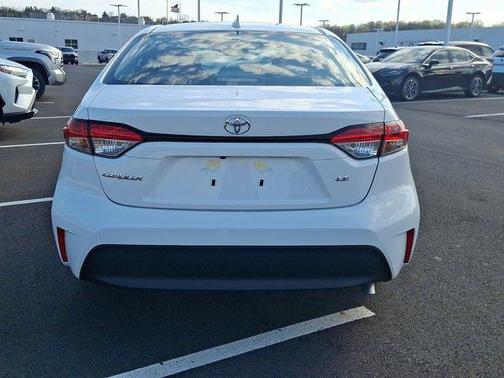 Ice 2026 Toyota Corolla LE