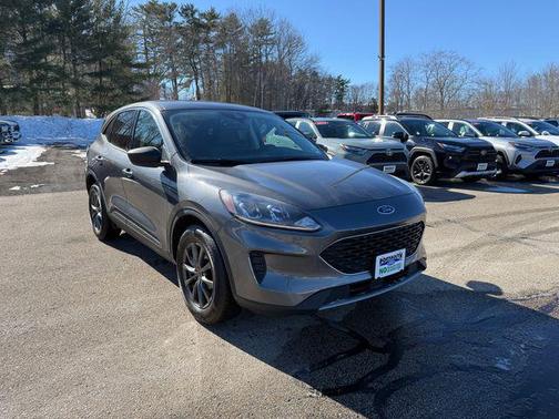 Carbonized Gray Metallic 2022 Ford Escape SE