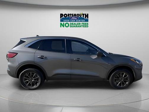 Carbonized Gray Metallic 2022 Ford Escape SE