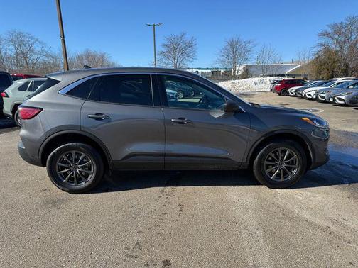 Carbonized Gray Metallic 2022 Ford Escape SE