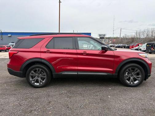 Rapid Red Metallic Tinted Clearcoat 2022 Ford Explorer XLT