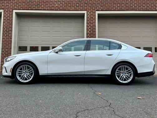 2025 BMW 530 i xDrive