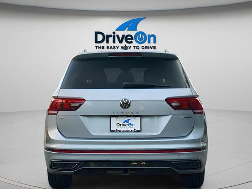 2022 Volkswagen Tiguan 2.0T SE R-Line Black