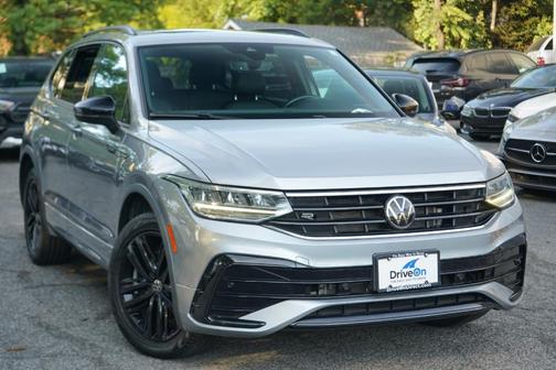 2022 Volkswagen Tiguan 2.0T SE R-Line Black