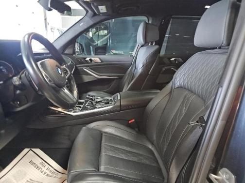 2022 BMW X7 M50i