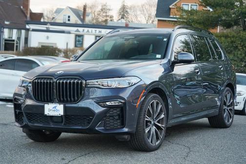 2022 BMW X7 M50i