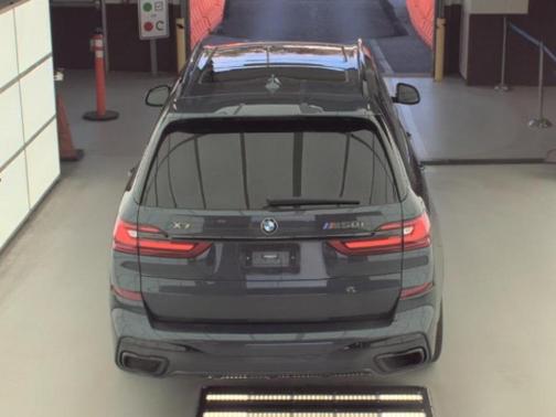 2022 BMW X7 M50i