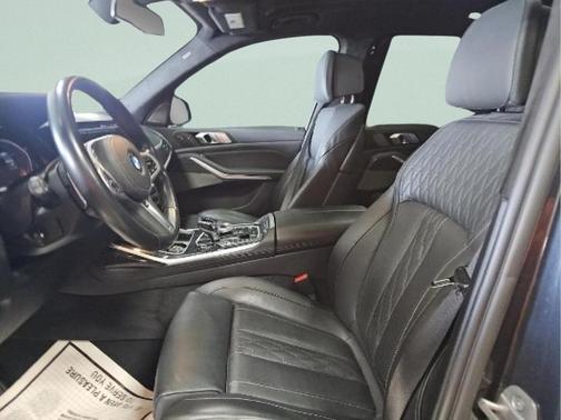 2022 BMW X7 M50i