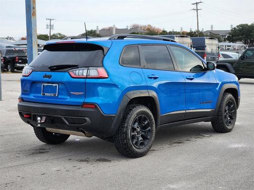 2023 Jeep Cherokee Trailhawk