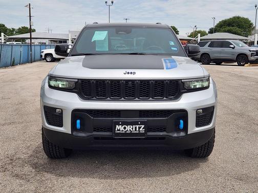 Silver Zynith 2025 Jeep Grand Cherokee 4xe Trailhawk