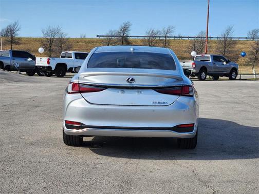 2020 Lexus ES 300h Base