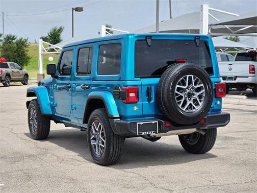 2024 Jeep Wrangler 4-Door Sahara 4x4