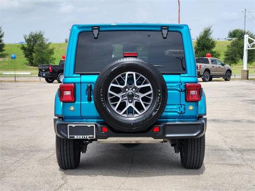 2024 Jeep Wrangler 4-Door Sahara 4x4