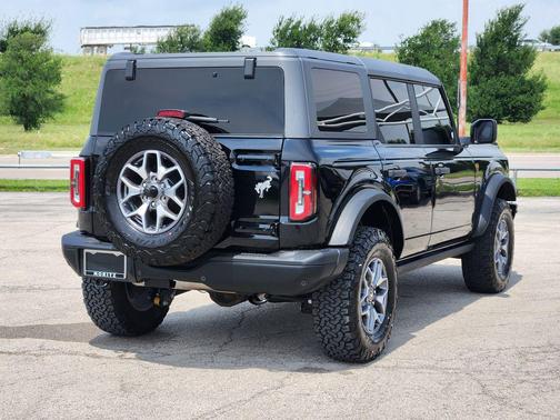 SHADOW BLACK 2024 Ford Bronco Badlands