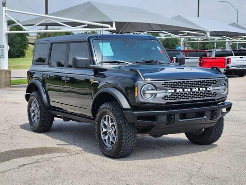 SHADOW BLACK 2024 Ford Bronco Badlands
