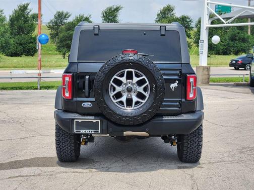 SHADOW BLACK 2024 Ford Bronco Badlands