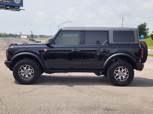 SHADOW BLACK 2024 Ford Bronco Badlands