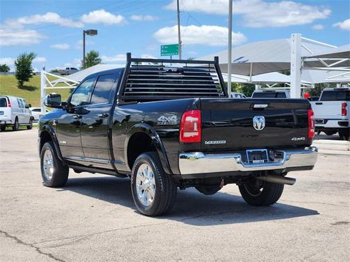2020 RAM 2500 Laramie Crew Cab 4X4 6'4' Box