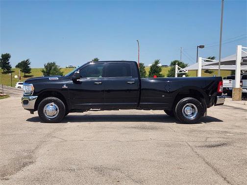 2024 RAM 3500 Tradesman Crew Cab 4x4 8' Box