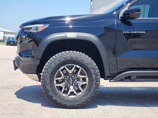 Black 2026 Chevrolet Colorado ZR2