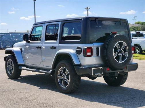 2023 Jeep Wrangler 4-Door Sahara 4x4
