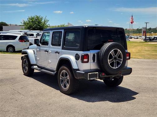 2023 Jeep Wrangler 4-Door Sahara 4x4