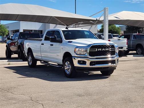2024 RAM 3500 Big Horn Crew Cab 4x4 8' Box